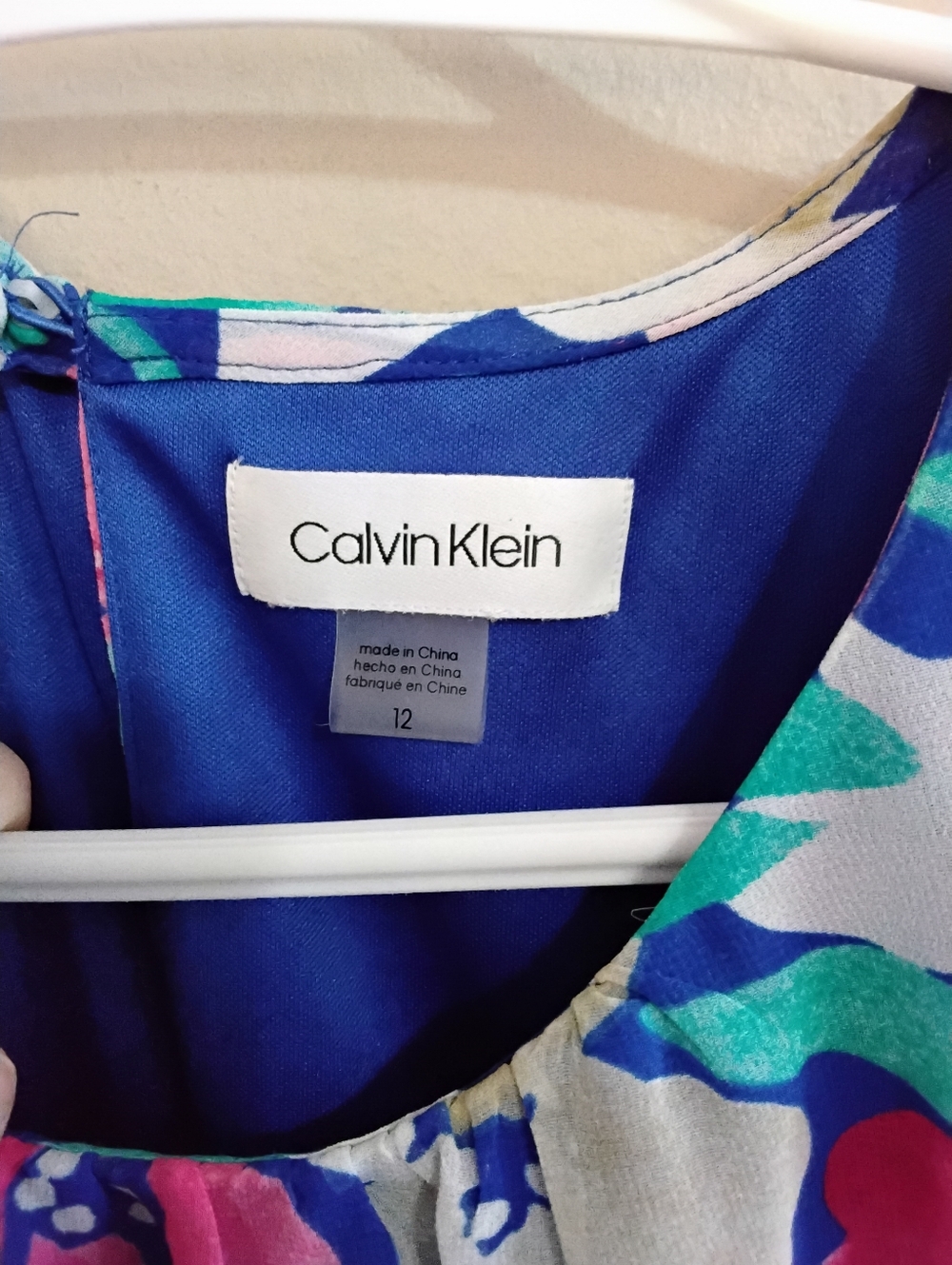 Calvin Klein Blue Floral Flutter Sleeve Dress with Tie Waist – Size 12 EUC - Picture 6 of 16